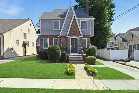 243 Spruce St, West Hempstead, NY 11552