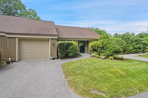 537 Heritage Hills Dr #F, Somers, NY 10589