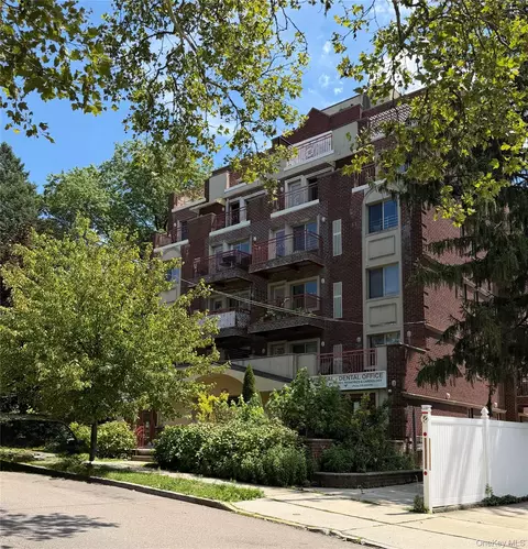170-12 Highland Ave #304, New York, NY 11432