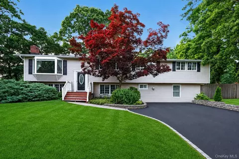 14 Branch Ln, Setauket, NY 11733