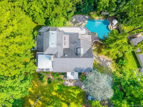 6 The Maples, North Hempstead, NY 11576
