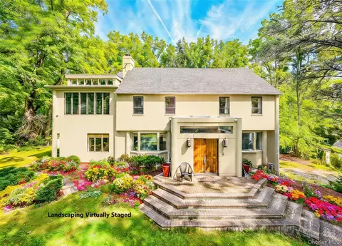 6 The Maples, North Hempstead, NY 11576