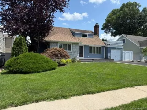 1321 Surrey Ln, Rockville Centre, NY 11570