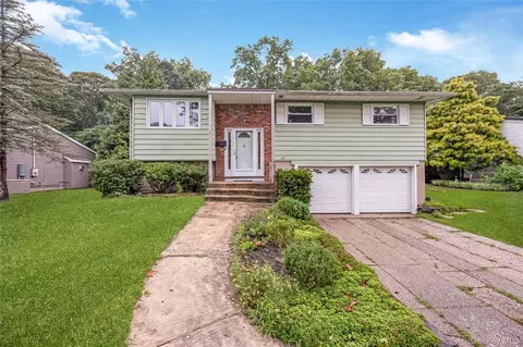 23 Country Lane Dr, Kings Park, NY 11754