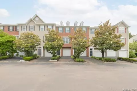 35 Meadow Ln #35- 8F, Clarkstown, NY 10954