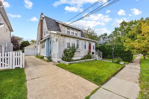 42 N Corona Ave, Valley Stream, NY 11580