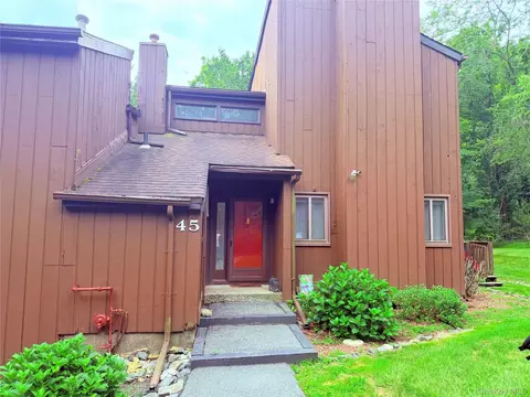 45 Redwood Dr, Highland Mills, NY 10930