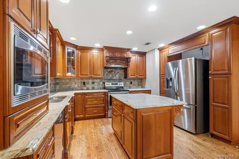 Kitchen - 11 Maple Run Dr, Jericho, NY 11753 photo 1 of 2