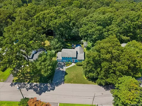 28 Winthrop Dr, Cortlandt, NY 10567