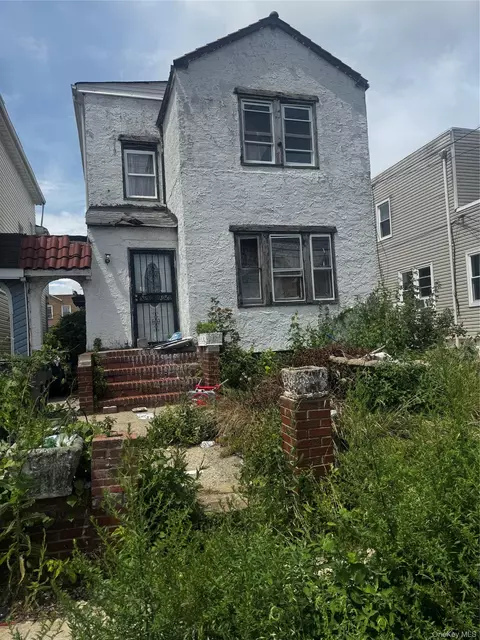 13838 233rd St, New York, NY 11422