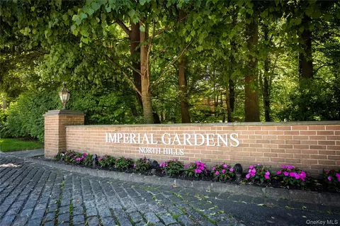 48 Wimbledon Dr, North Hempstead, NY 11576