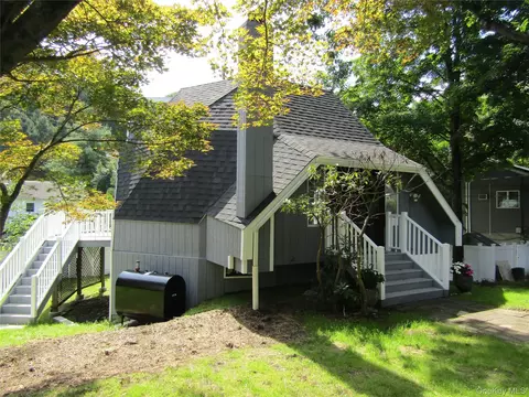 374 Sprout Brook Rd, Philipstown, NY 10524