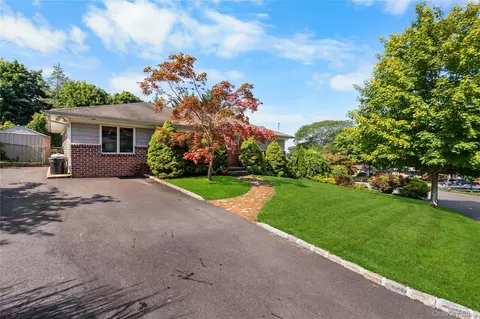 23 Charmian St, Huntington Station, NY 11746