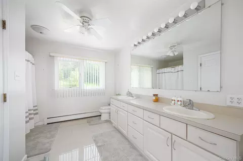 Bath - 192 E Hook Rd, East Fishkill, NY 12533 photo 2 of 4