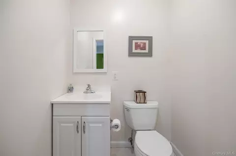 Bath - 192 E Hook Rd, East Fishkill, NY 12533 photo 4 of 4