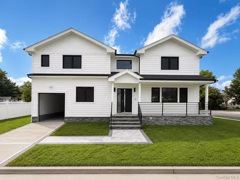 2 Lee Pl, Old Bethpage, NY 11804
