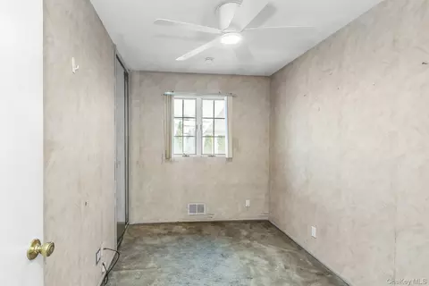 Bedroom - 8 Gerhard Rd, Plainview, NY 11803 photo 7 of 7