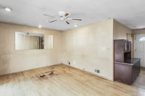 Living - 8 Gerhard Rd, Plainview, NY 11803 photo 2 of 3