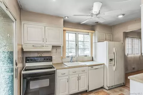 Kitchen - 8 Gerhard Rd, Plainview, NY 11803 photo 1 of 3