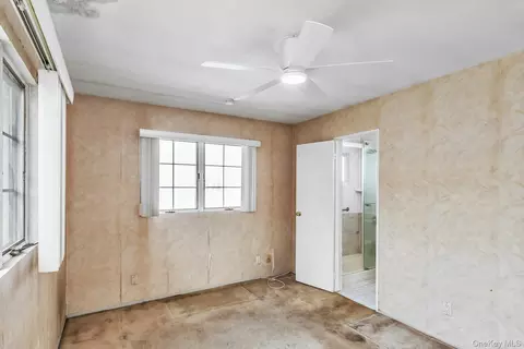 Bedroom - 8 Gerhard Rd, Plainview, NY 11803 photo 3 of 7