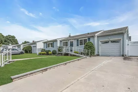 Exterior - 8 Gerhard Rd, Plainview, NY 11803 photo 2 of 4