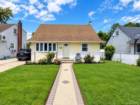 1556 Adams St, Elmont, NY 11003