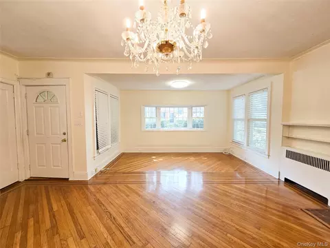 256-15 Pembroke Ave, North Hempstead, NY 11020
