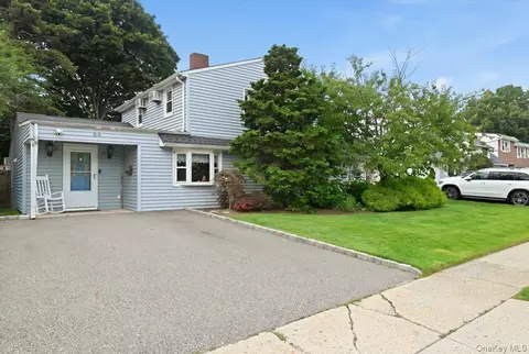 64 Bridle Ln, Hicksville, NY 11801