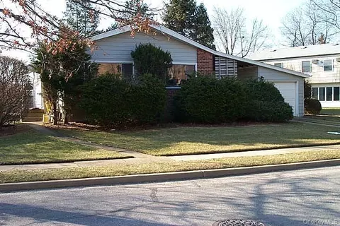 4 Brook Path, Plainview, NY 11803 photo 2