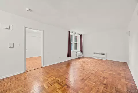 50-22 40th St #1A, New York, NY 11104