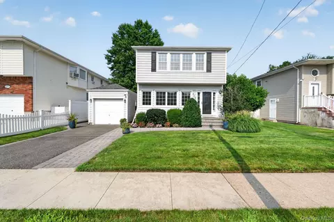 615 Briggs St, Bellmore, NY 11710