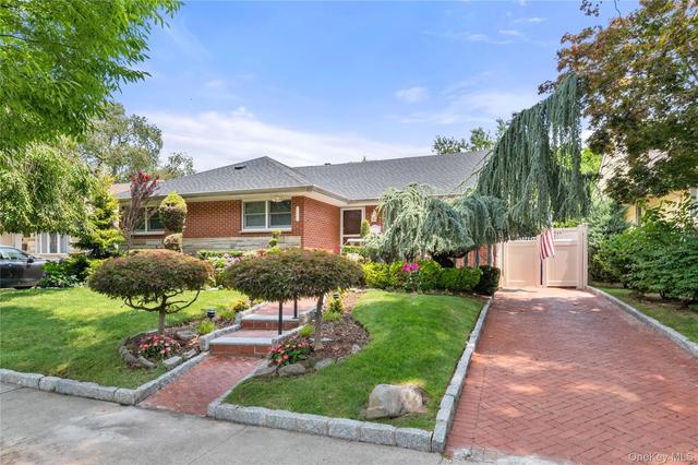 7349 196th Pl, New York, NY 11366