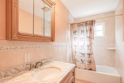 Bath - 26 Wilstan Ave, Patchogue, NY 11772 photo 1 of 2