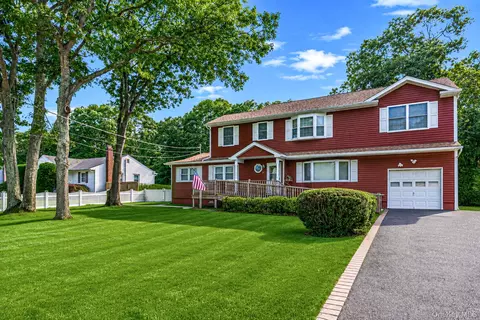 Exterior - 26 Wilstan Ave, Patchogue, NY 11772 photo 2 of 6