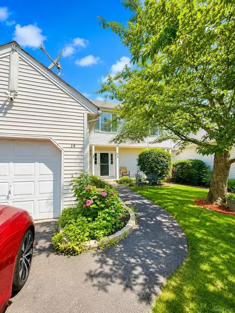 19 Helene Cir, Highland Mills, NY 10930