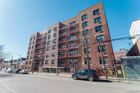 87-70 173rd St #7H, Jamaica, NY 11432