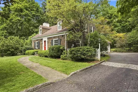Exterior - 1 Commodore Rd, New Castle, NY 10514 photo 3 of 4