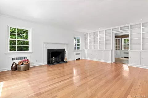 Living - 1 Commodore Rd, New Castle, NY 10514 photo 2 of 2