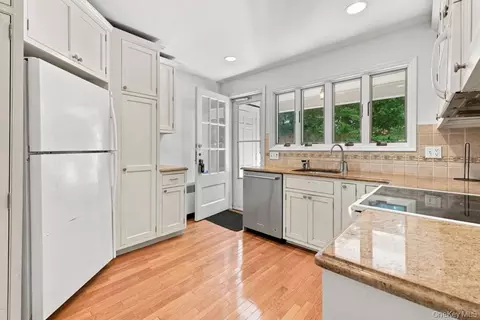 Kitchen - 1 Commodore Rd, New Castle, NY 10514 photo 1 of 2