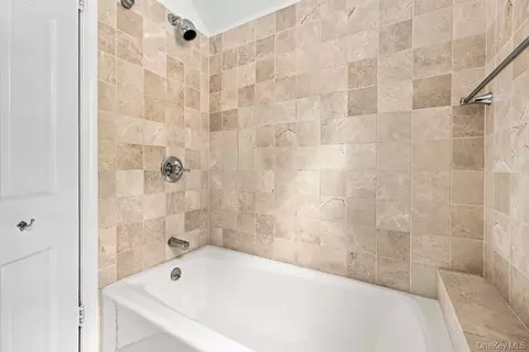 Bath - 1 Commodore Rd, New Castle, NY 10514 photo 3 of 3