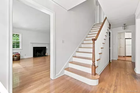 Entry Way - 1 Commodore Rd, New Castle, NY 10514 photo 1 of 1