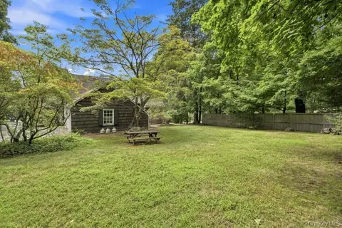 Exterior - 1 Commodore Rd, New Castle, NY 10514 photo 4 of 4