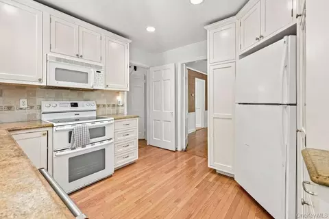 Kitchen - 1 Commodore Rd, New Castle, NY 10514 photo 2 of 2