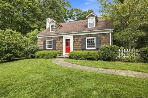 Exterior - 1 Commodore Rd, New Castle, NY 10514 photo 2 of 4