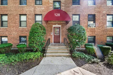 128 Richbell Rd #B4, Larchmont, NY 10538
