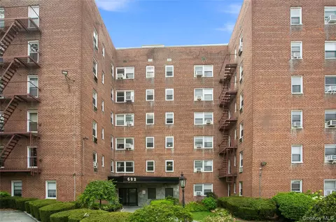 682 Tuckahoe Rd #2B, Yonkers, NY 10710