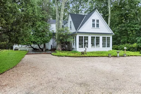 601 Water Mill Towd Rd, Southampton, NY 11968