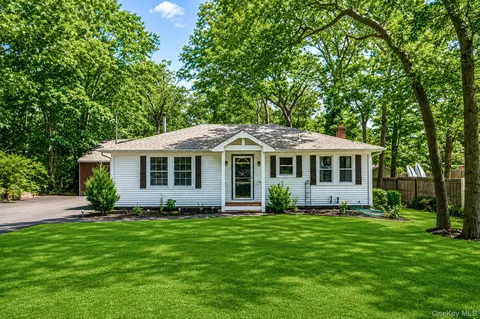 77 Elmhurst Ave, Medford, NY 11763