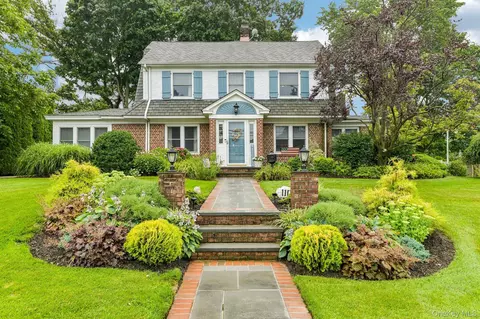 110 William St, North Hempstead, NY 11596