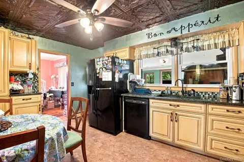 Kitchen - 26 Monroe Dr, Poughkeepsie, NY 12601 photo 4 of 5